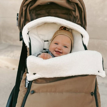 Chancelière polaire bébé couleur marron.