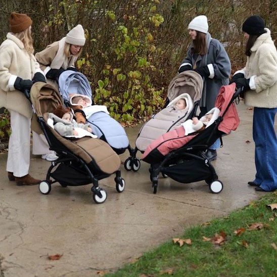 Chancelières élégantes pour bébés bien au chaud.