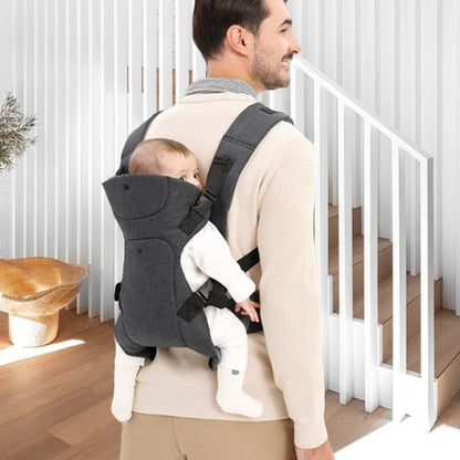 Porte-bebe physiologique gris, porté sur le dos.