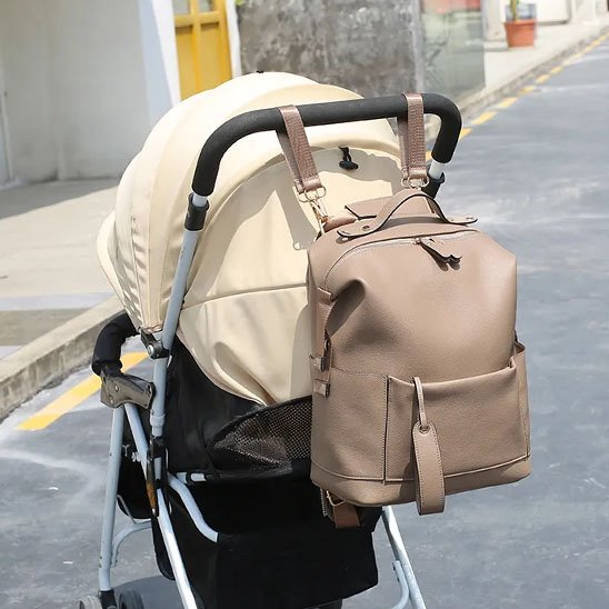 ac à langer sac à dos beige sable pour bébé avec attaches poussette, sac multifonction pour parents.
