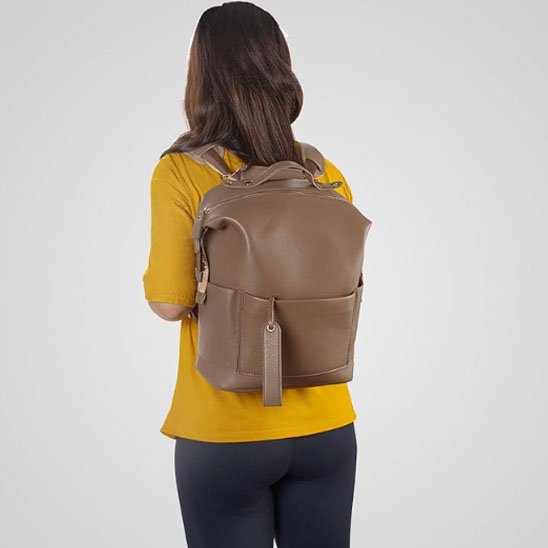 Sac à langer sac à dos marron pour bébé avec multiples compartiments, sac maternité élégant.